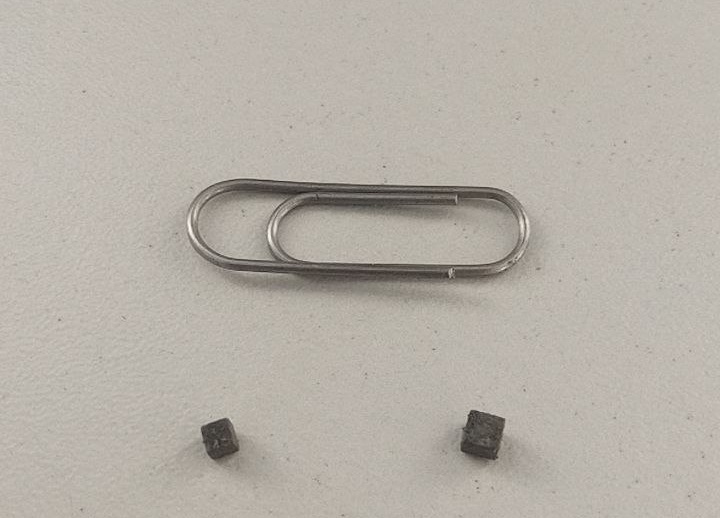 В Саратове 8-летняя девочка случайно проглотила магнитные шарики